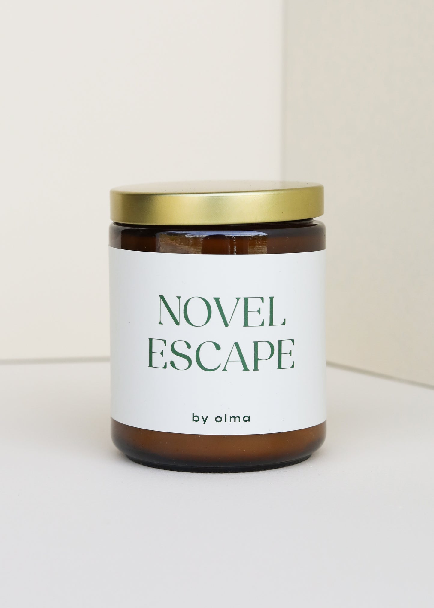 Novel Escape - Book Lover Candle - 9oz Amber